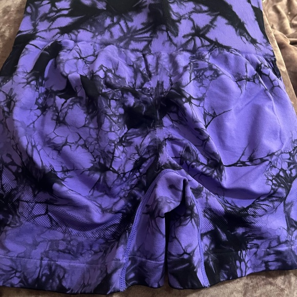 Tie dye Scrunch Butt Shorts - Picture 6 of 6